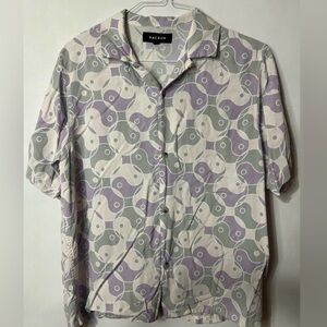 PacSun Purple & Gray Yin Yang Button Down Short Sleeve Shirt Size, Large